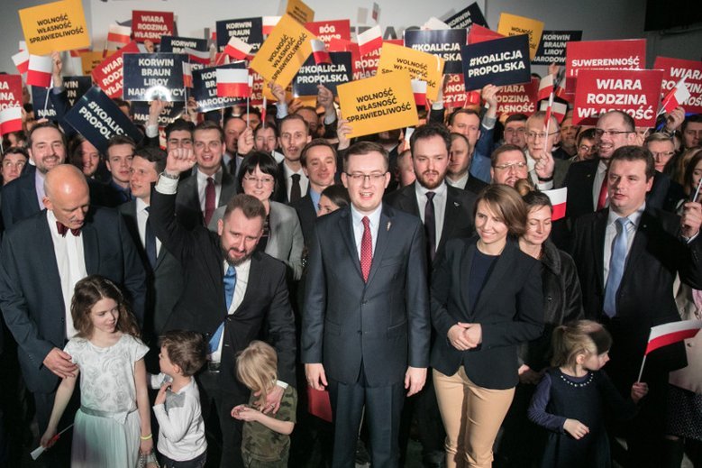 "Wiadomości" TVP w czwartek pominęły Konfederację opisując sondaż wyborczy.