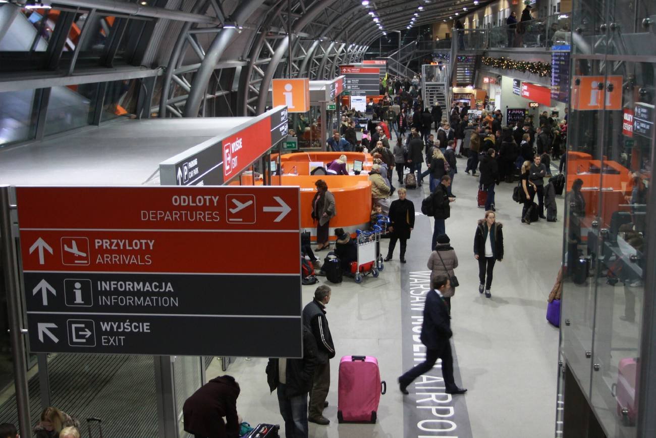 Hala odlotów lotniska w Modlinie