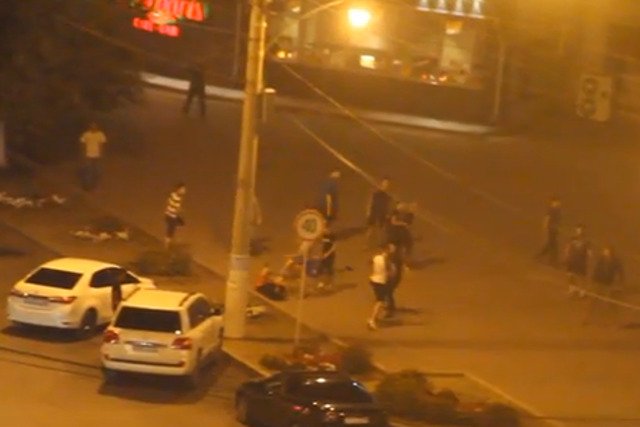 Bójka kibiców Legii Warszawa i FK Aktobe została nagrana przez jednego ze świadków