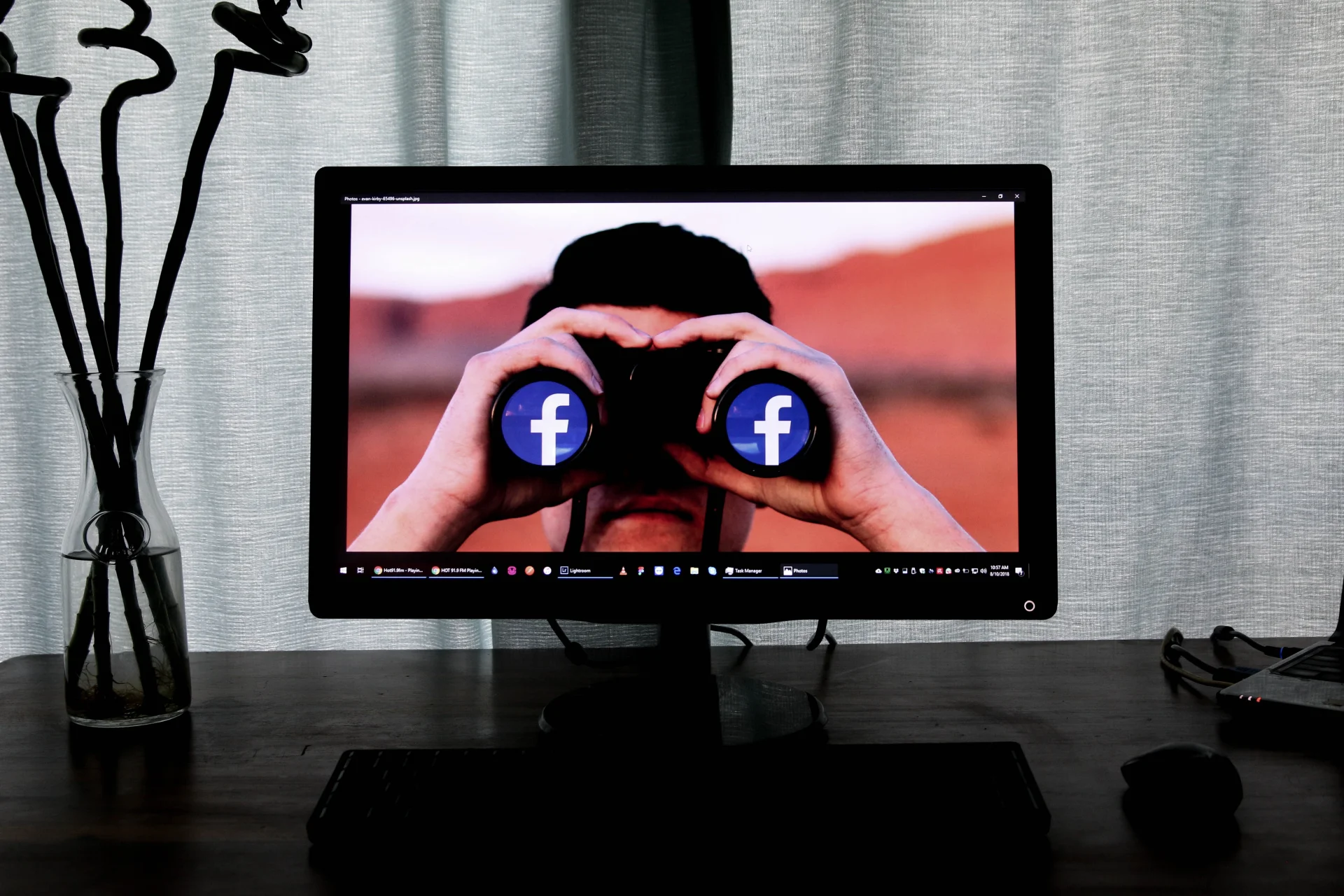 Facebook zaliczył najdłuższą w swojej 17-letniej historii awarię, niedostępne były też: WhatsApp, Messenger i Instagram