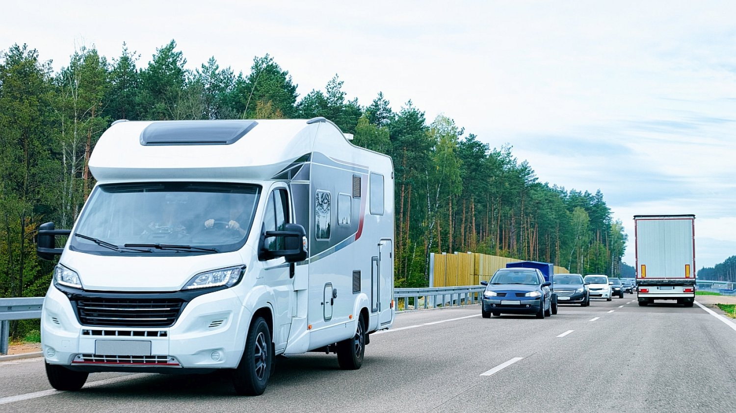Z jakimi kosztami musisz się liczyć, jeśli zapomnisz ubezpieczyć auto w tym roku i co ci jeszcze grozi w razie przedłużającej się zwłoki w zakupie obowiązkowej polisy OC?