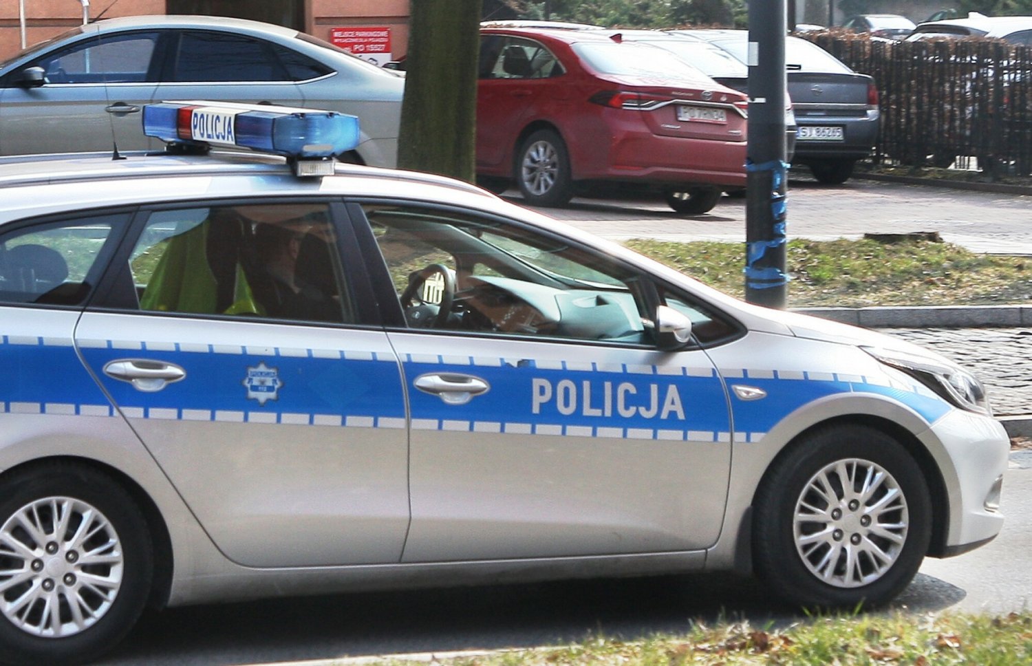 W Białymstoku doszło do wypadku busa z dziećmi. Siedmioro zostało zabranych do szpitala.