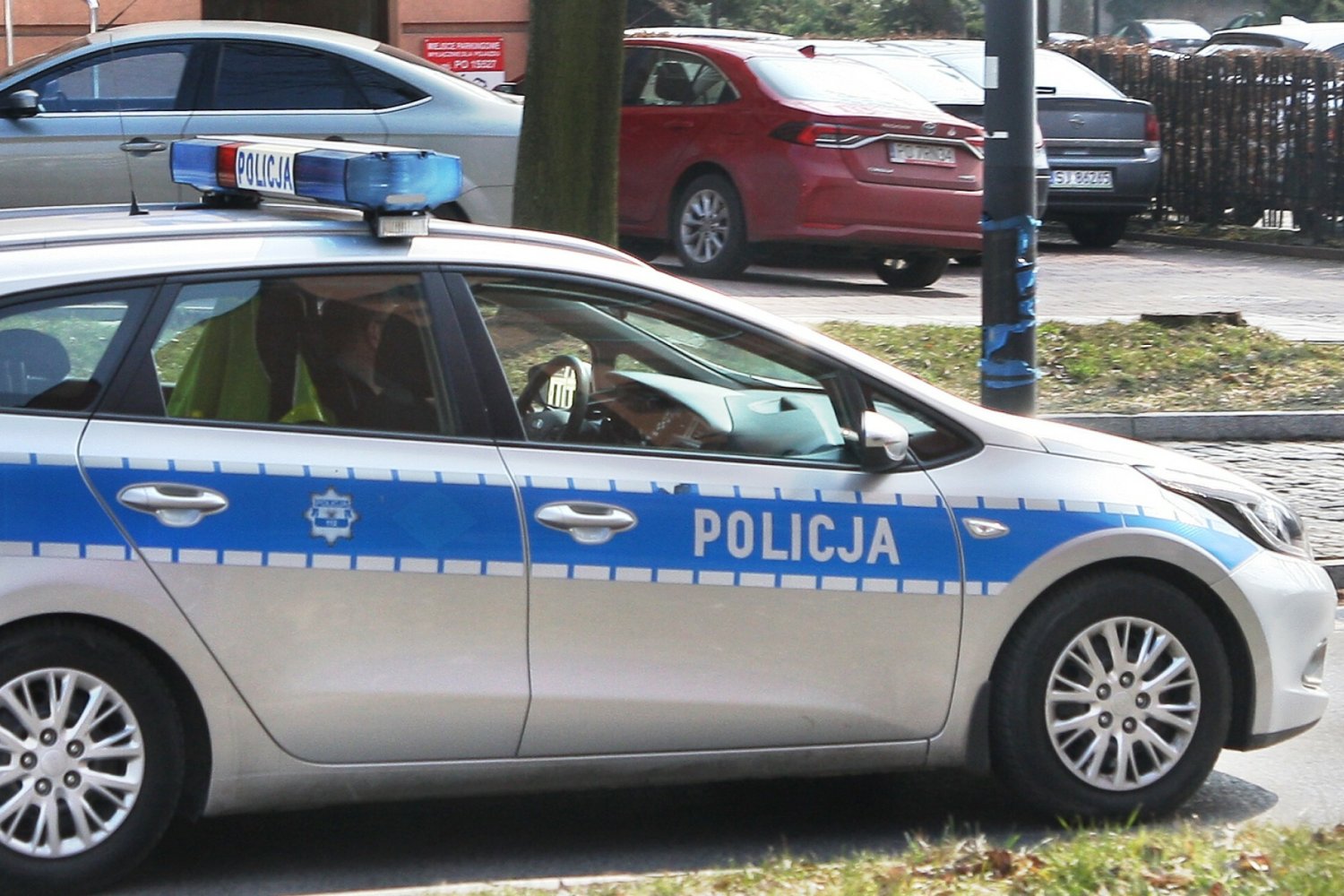 W Białymstoku doszło do wypadku busa z dziećmi. Siedmioro zostało zabranych do szpitala.