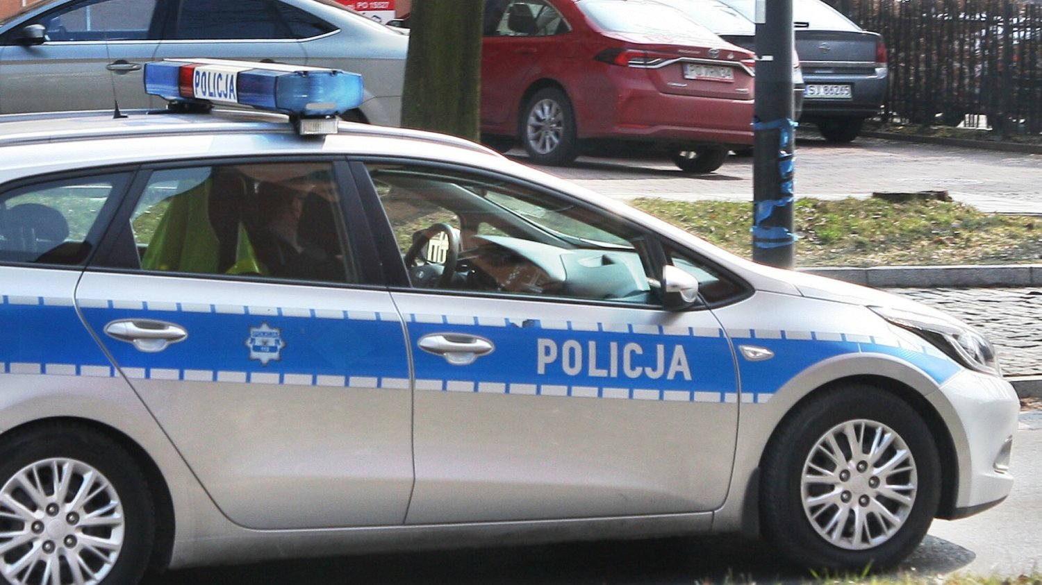 W Białymstoku doszło do wypadku busa z dziećmi. Siedmioro zostało zabranych do szpitala.