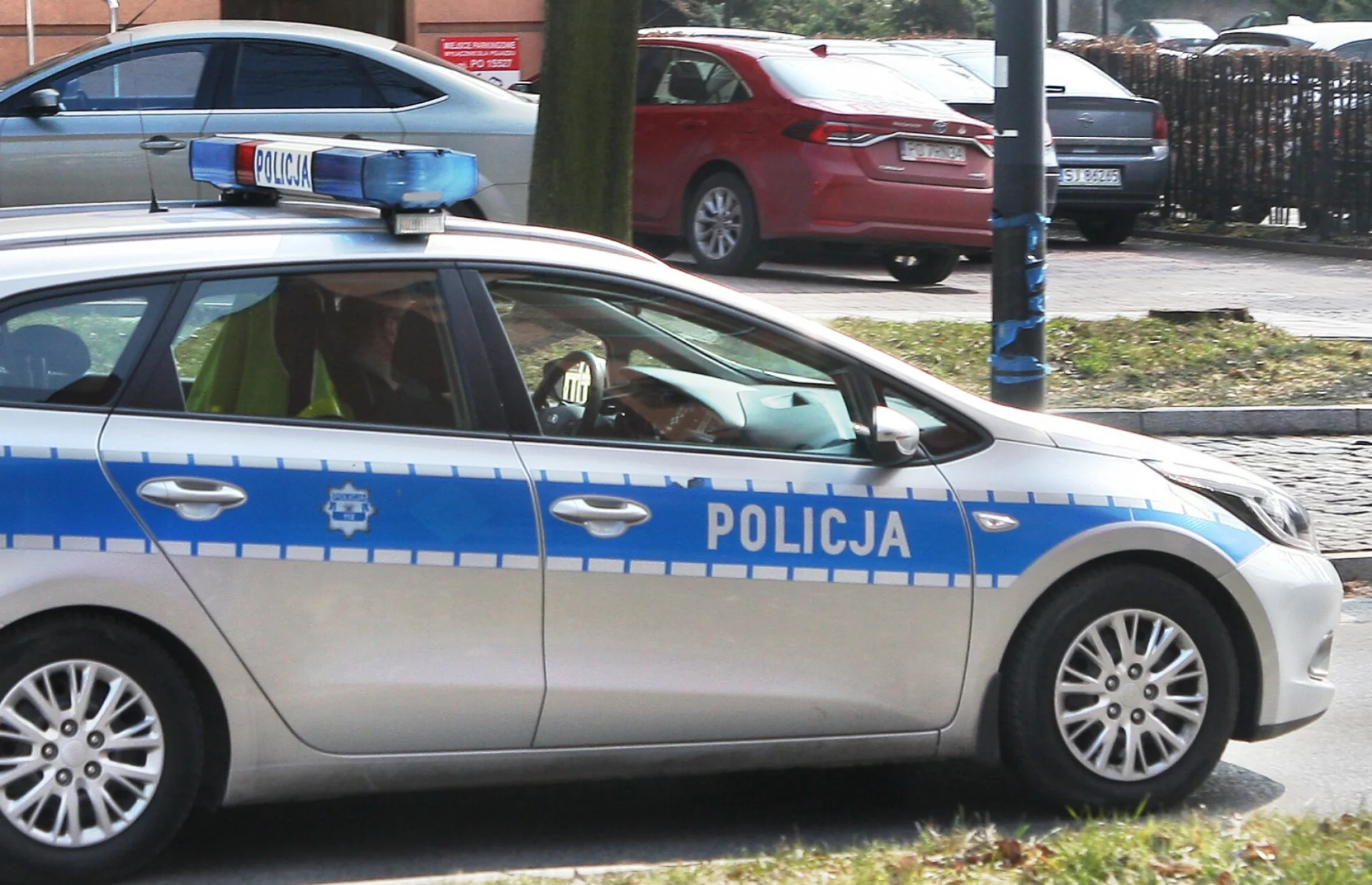 W Białymstoku doszło do wypadku busa z dziećmi. Siedmioro zostało zabranych do szpitala.