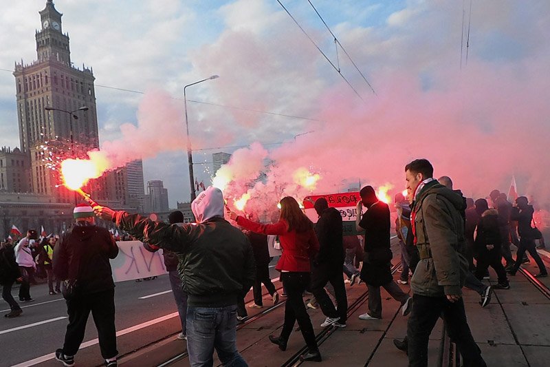 Wojna polsko-polska trwa w najlepsze i zmienia nasz język. Wiele pojęć nabiera nowego znaczenia.