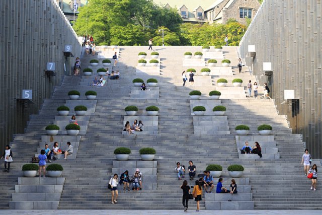 Droga na koreańskie uniwersytety jest długa i stroma.