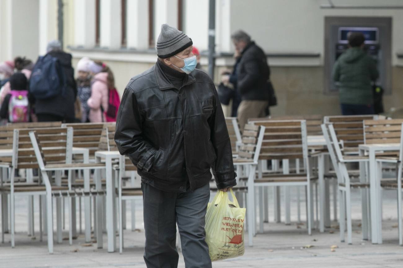 Polacy przyzwyczaili się do Covida? Nie boją się pandemii i obostrzeń