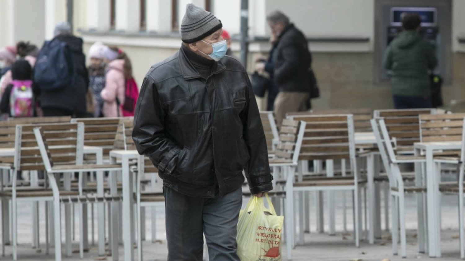 Polacy przyzwyczaili się do Covida? Nie boją się pandemii i obostrzeń