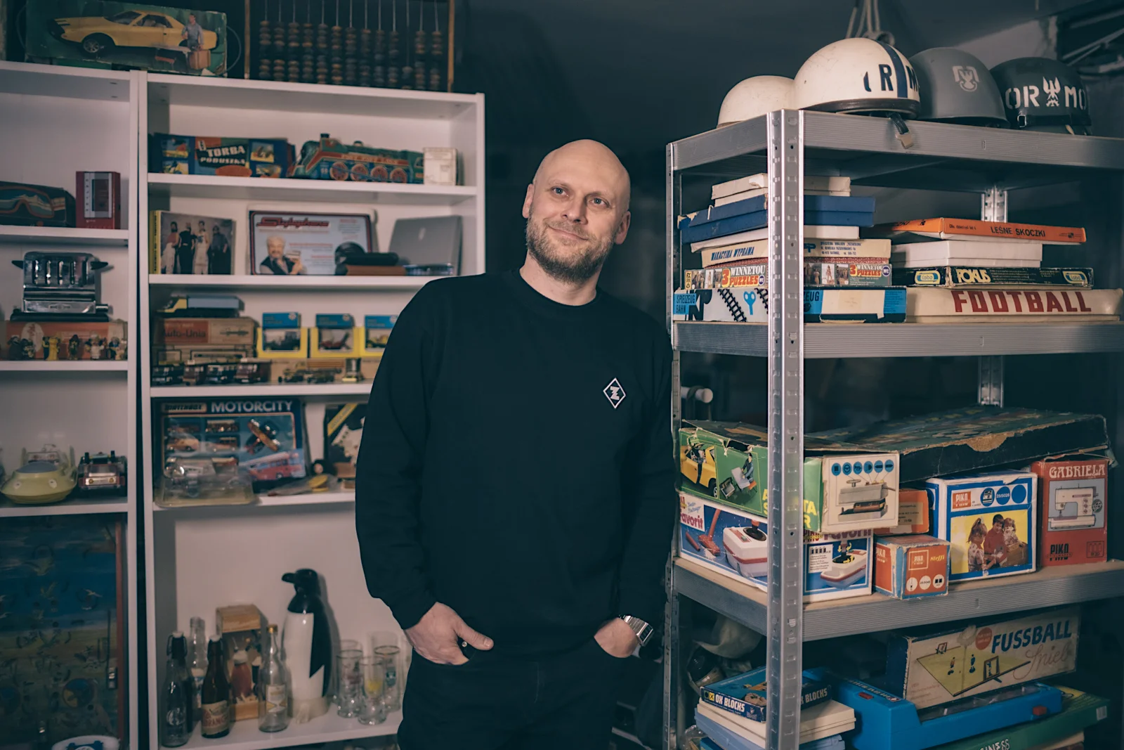 Wojciech Przylipak w swojej piwnicy w Warszawie