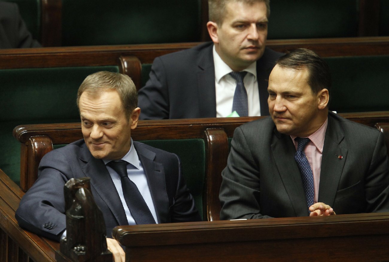 Tusk skieruje europosłów do Sejmu? Pytamy Sikorskiego i Arłukowicza.