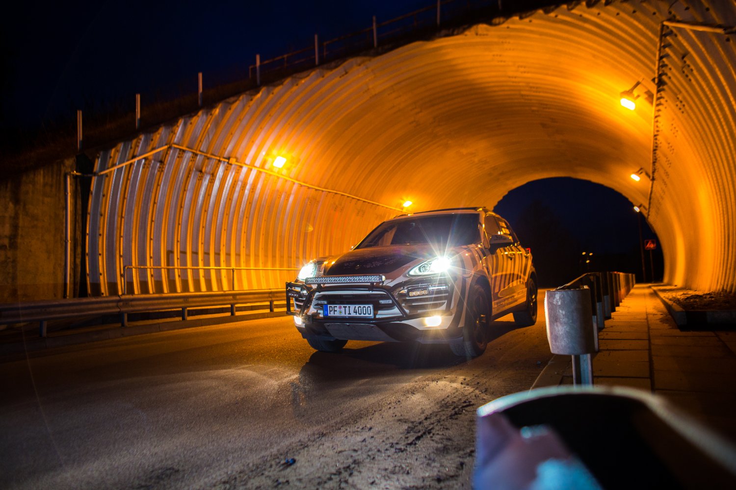 Trzyosobowy team The Longest Drive wyruszył swoim specjalnie przystosowanym Porsche Cayenne z przylądka Nordkapp.