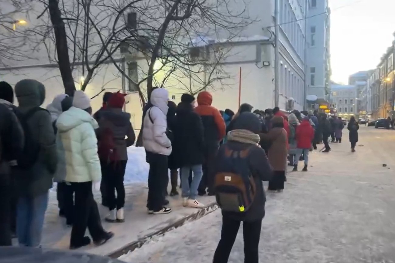 Kolejki chętnych do podpisów listy z poparciem kandydatury Borisa Nadieżdina