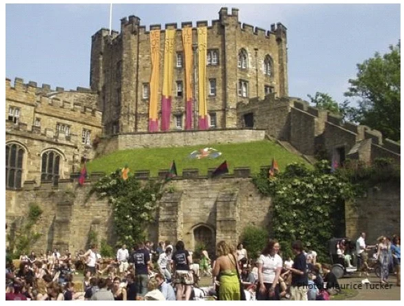 Durham Castle jest siedzibą University College- najstarszego college'u w Durham. To jedyny budynek UNESCO World Heritage Site zamieszkany przez studentów.