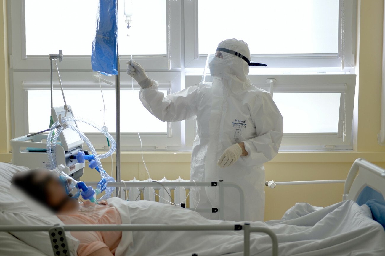 Zostało nam 3-4 tygodnie do kolejnej fali zakażeń koronawirusem – przewidują epidemiolodzy.