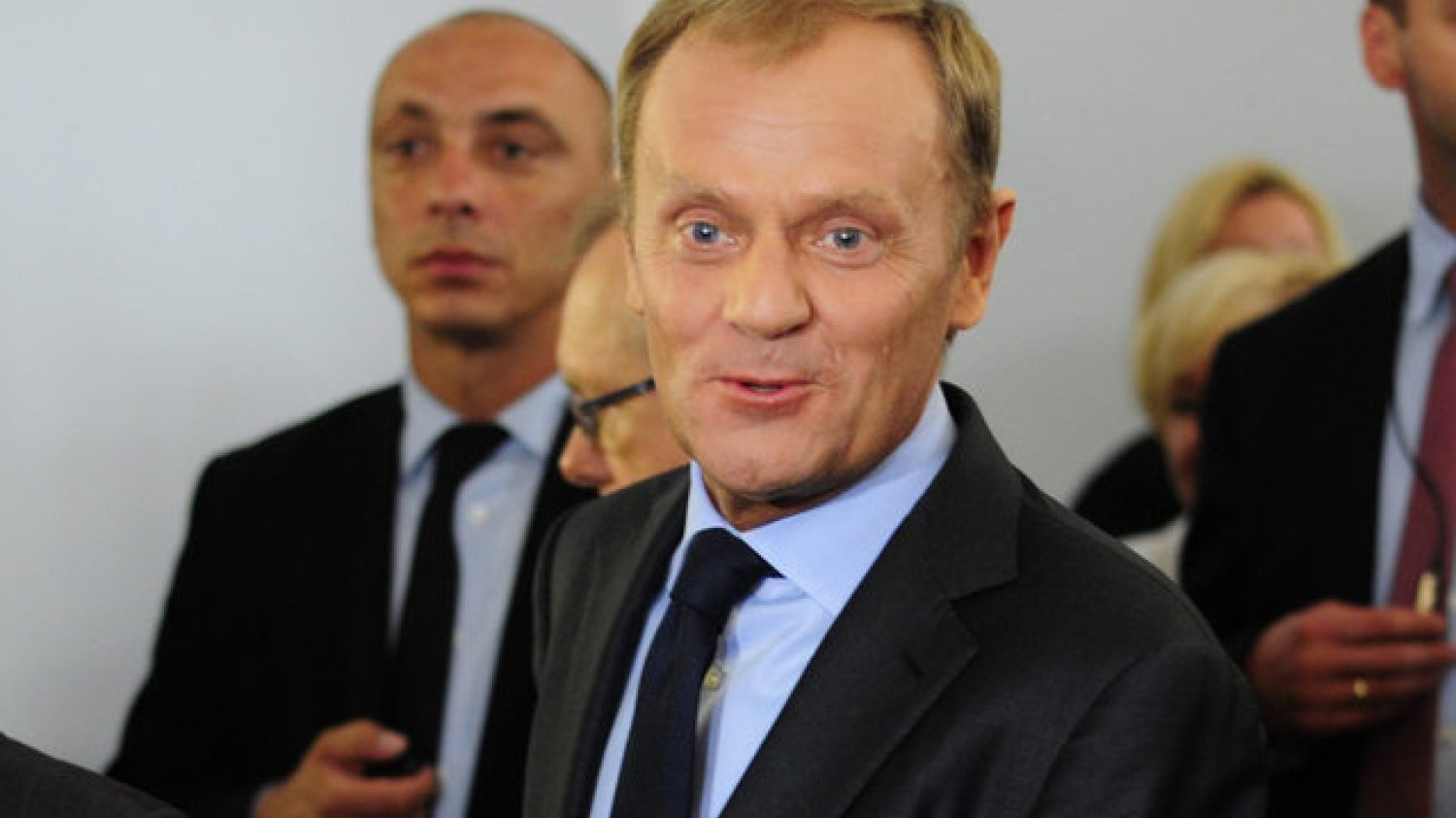 Premier odchudza administrację i przyznaje podwyżki swoim urzędnikom. Najwięcej płaci jednak prezydent Komorowski