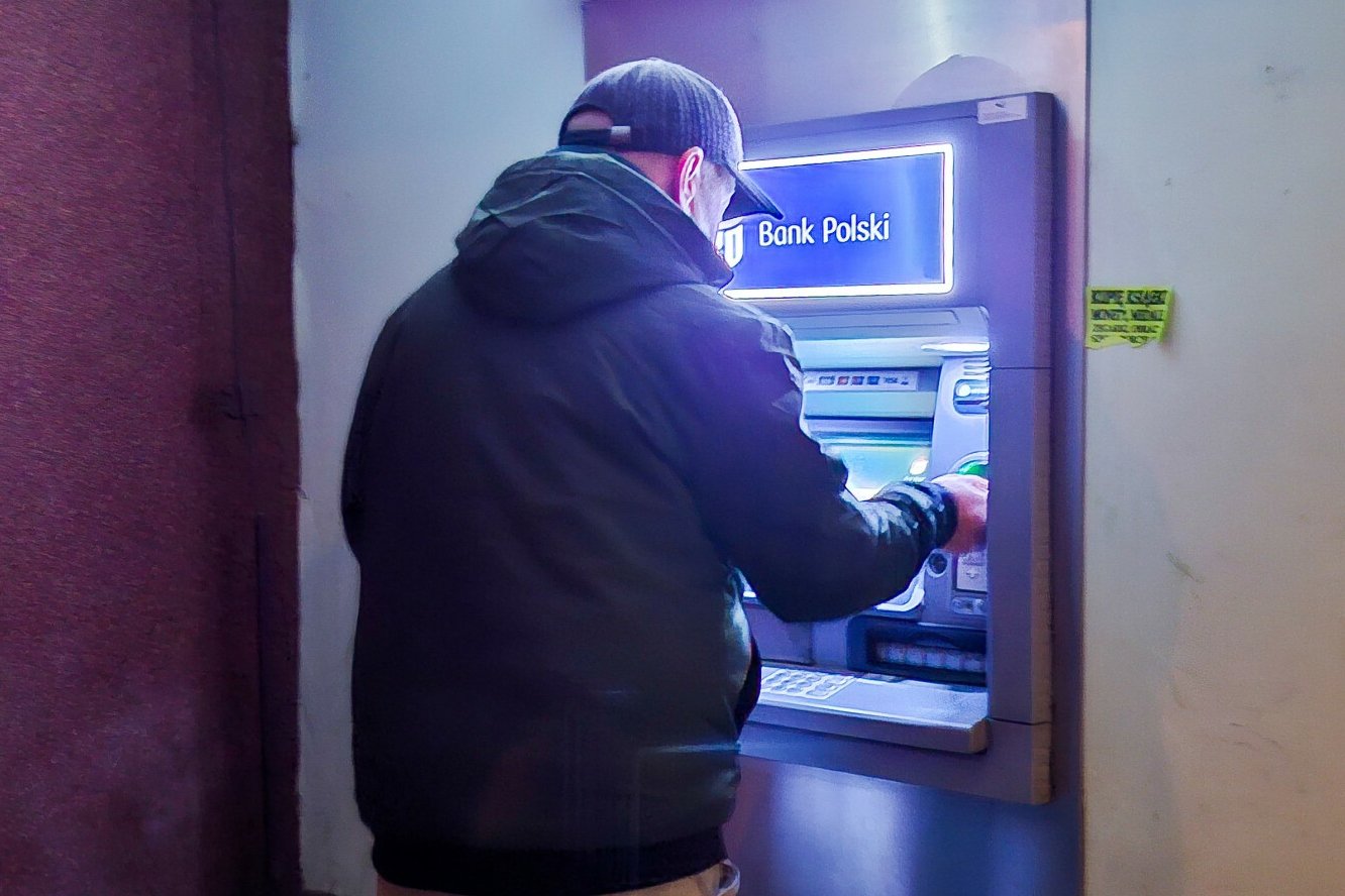 Zacznij trzymać taką ilość gotówki w domu. Nowy apel banków.