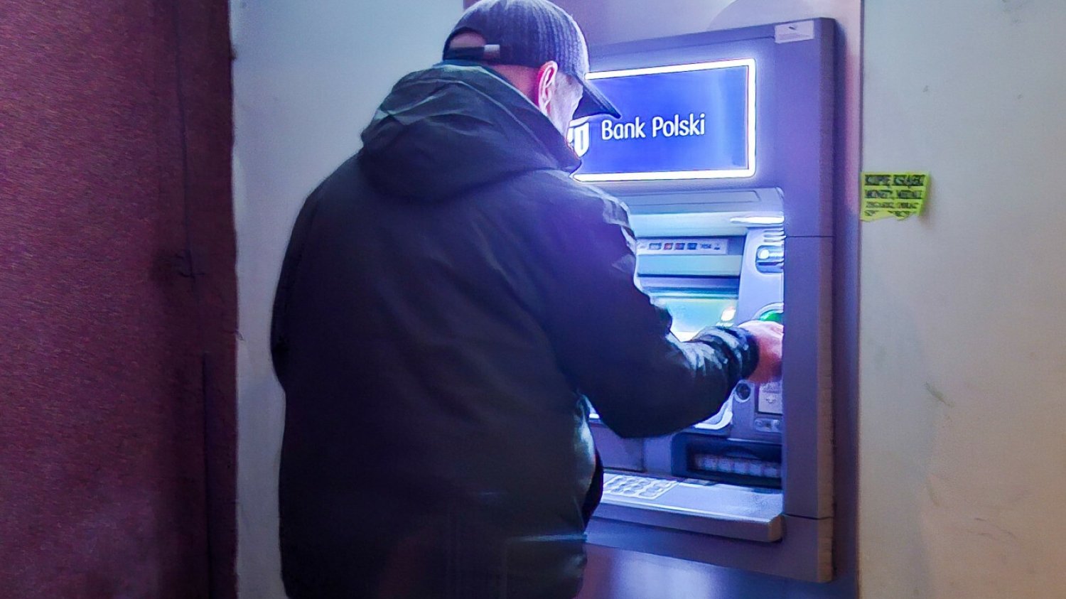 Zacznij trzymać taką ilość gotówki w domu. Nowy apel banków.