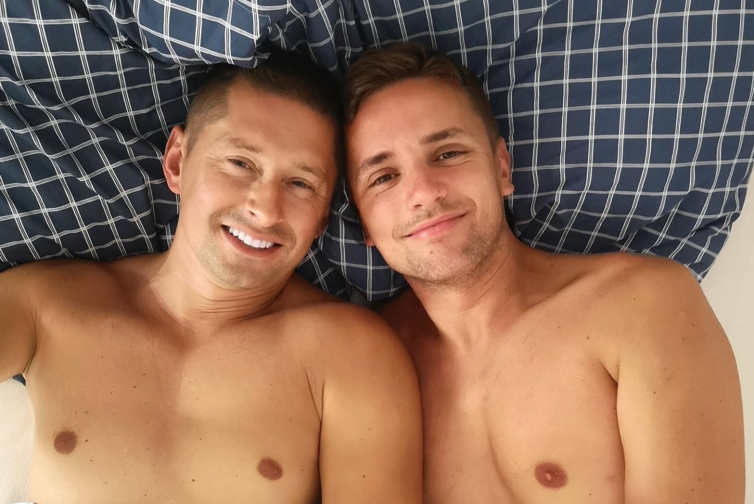 Małżonkowie Jakub i Dawid opisali na Facebooku swoje perypetie, gdy chcieli wynająć pokój z jednym łóżkiem w hotelu na Podlasiu.