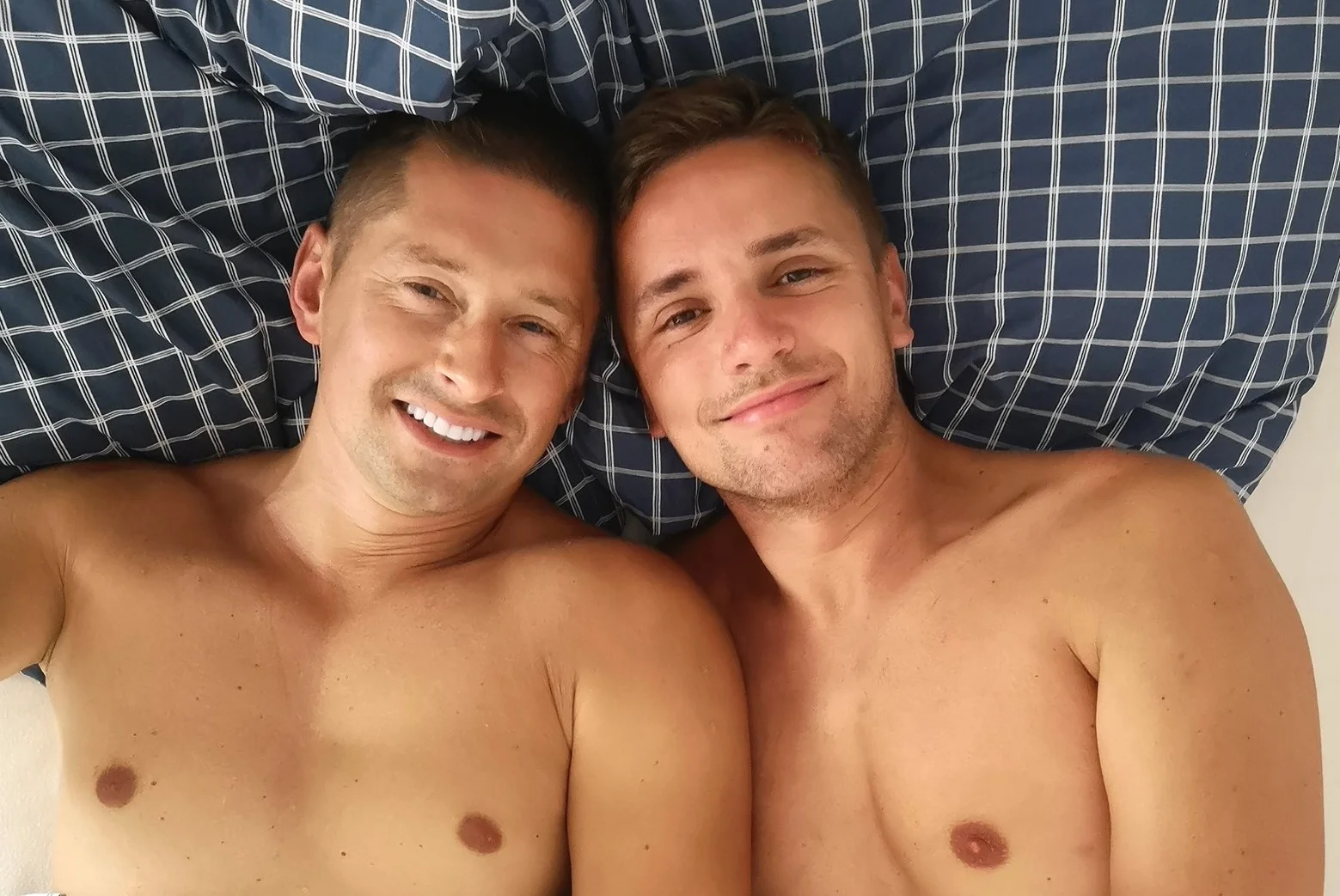 Małżonkowie Jakub i Dawid opisali na Facebooku swoje perypetie, gdy chcieli wynająć pokój z jednym łóżkiem w hotelu na Podlasiu.