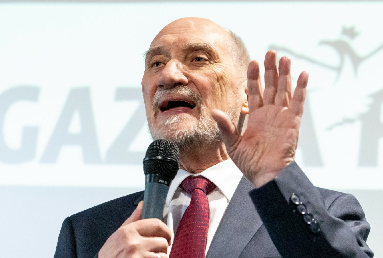 Antoni Macierewicz ukrywał dowody ws. Smoleńska? Zaskakujące ustalenia