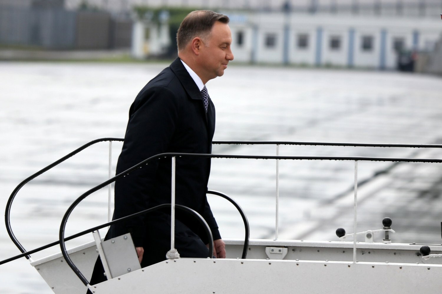 Nagła zmiana planów Andrzeja Dudy. Samolot z prezydentem krążył nad Gdynią.