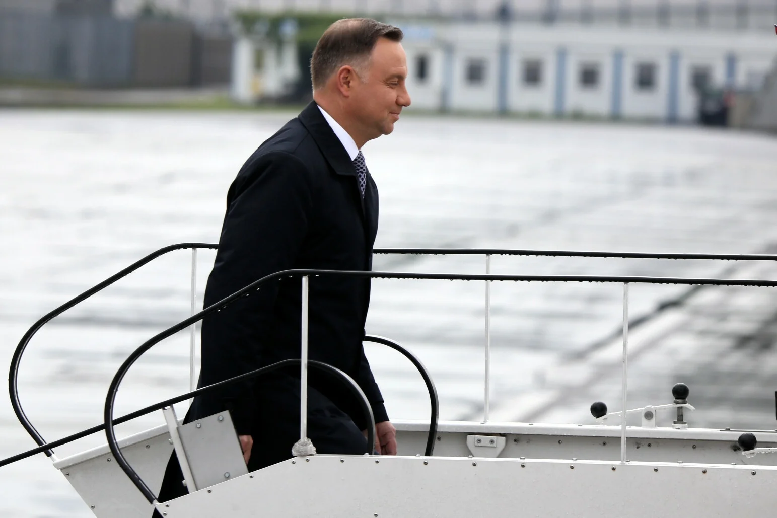 Nagła zmiana planów Andrzeja Dudy. Samolot z prezydentem krążył nad Gdynią.