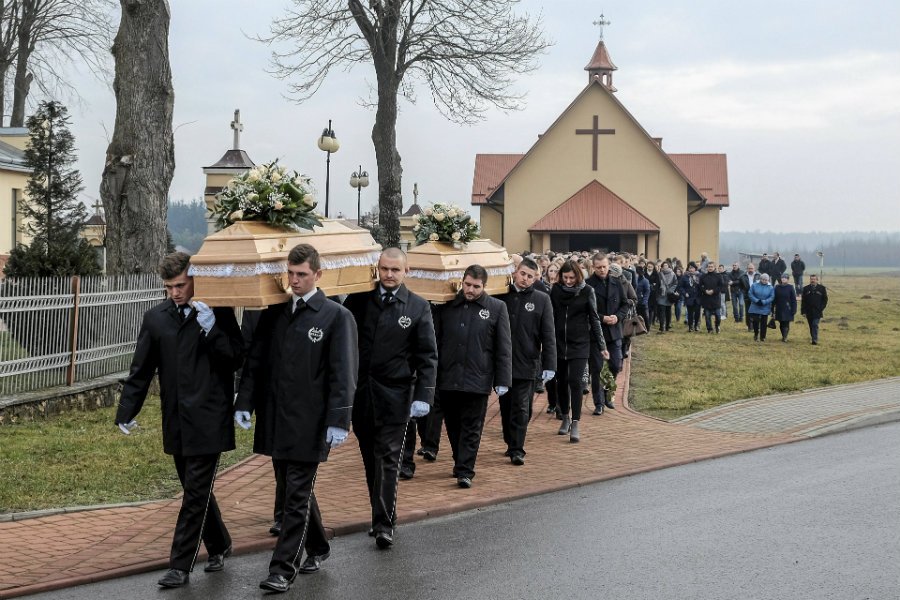 16-letniej Ani i 18-letniej Dominiki z Tryńczy, które zginęły po tym, jak auto, którym jechały, wpadło do rzeki Wisłok.