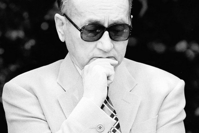 Państwowy i katolicki charakter uroczystości pogrzebowych gen. Wojciecha Jaruzelskiego budzi kontrowersje, a na prawicy – sprzeciw