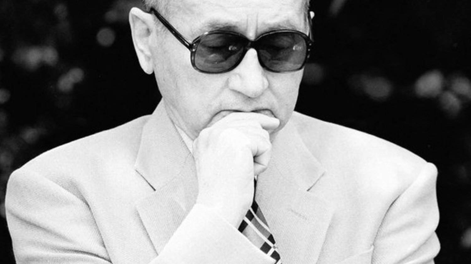 Państwowy i katolicki charakter uroczystości pogrzebowych gen. Wojciecha Jaruzelskiego budzi kontrowersje, a na prawicy – sprzeciw