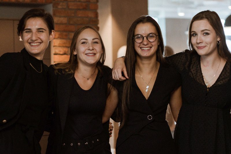 Akcja menstruacja, którą wymyśliły ma pomóc kobietom, których nie stać na paczkę podpasek.