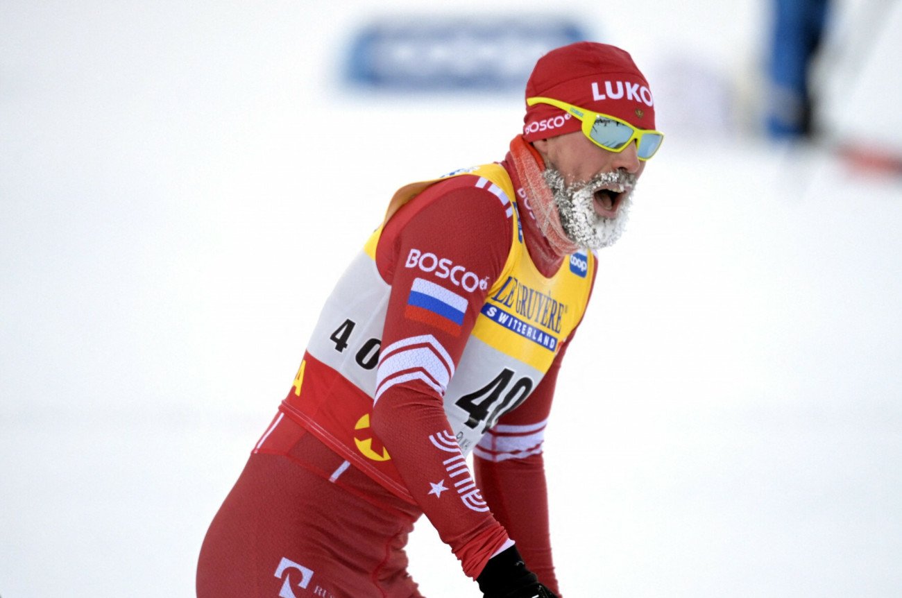 Siergiej Ustiugow, rosyjski biegacz narciarski, jeszcze na igrzyskach w 2022 roku zdobył złoto olimpijskie.