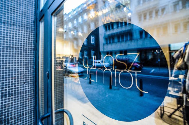 Łukasz Jemioł ma już 10 lat! I z tej okazji otworzył flagowy butik w Warszawie.