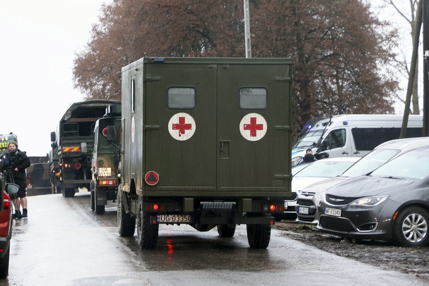 Wojskowi medycy dają odpór obrzydliwym plotkom o okolicznościach opieki nad rannym żołnierzem.