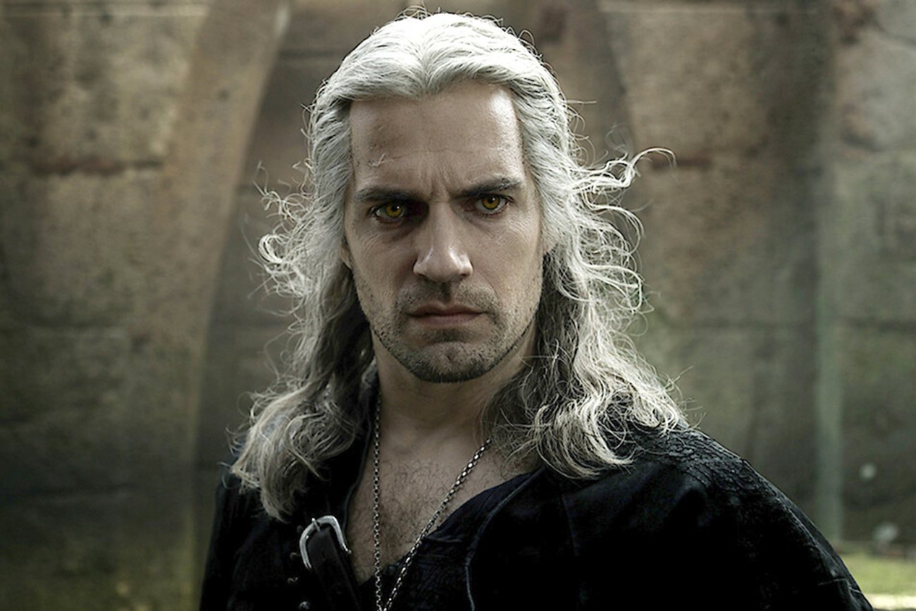 Ujawniono scenę, która może fabularnie wyjaśnić zmianę Henry'ego Cavilla na Liama Hemswortha.