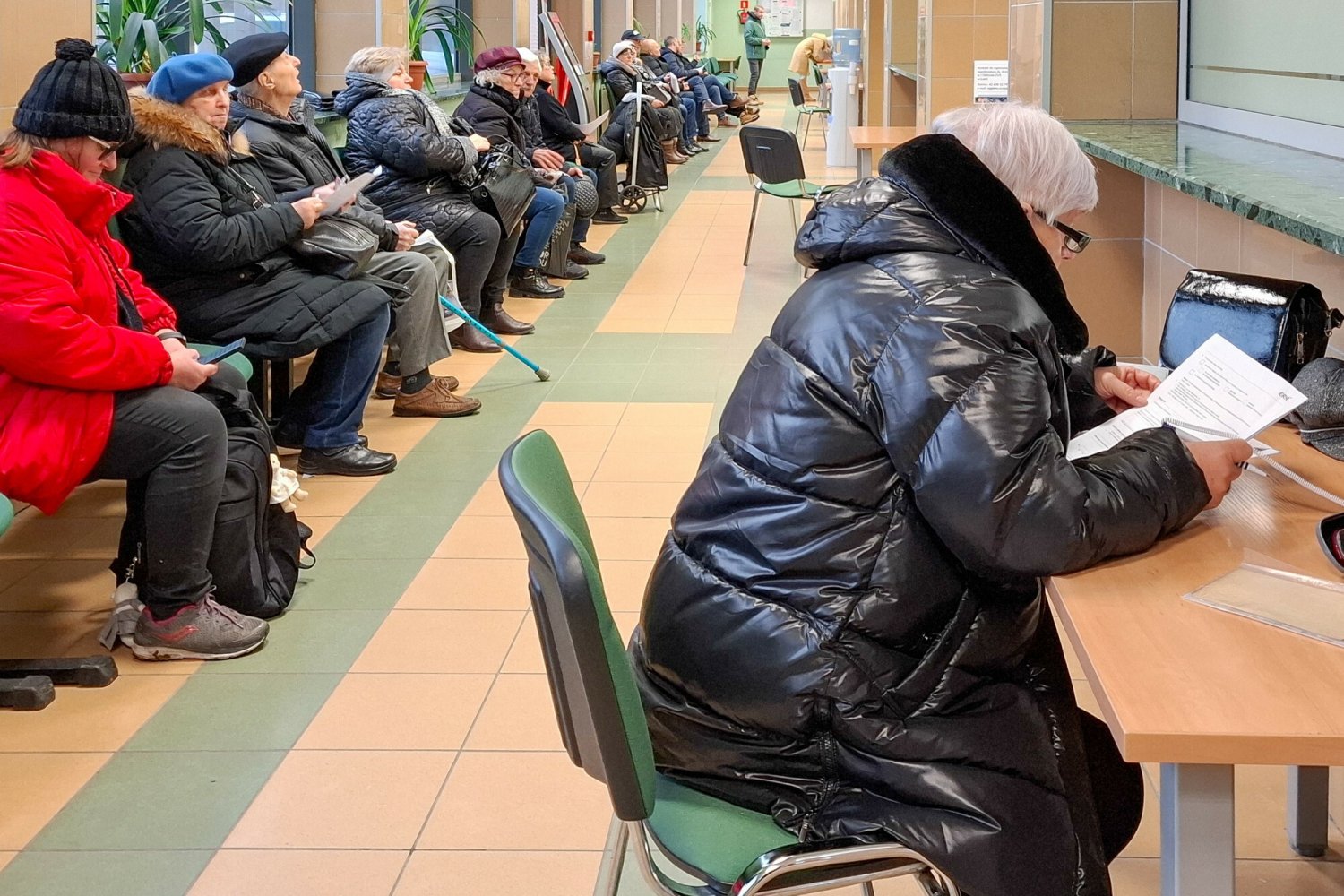 14 emerytura. Ile wyniesie w 2025 r. i kto ją dostanie?