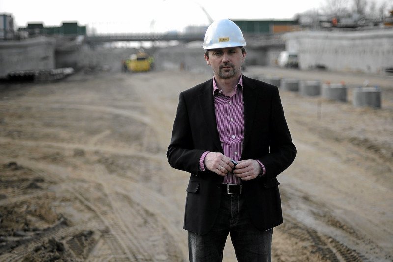 Dariusz Blocher, szef Grupy Budimex - ma rekordowe zyski, ale nie może płacić pracownikom tyle ile chcą, potem narzeka, że nie ma komu pracować na budowach.