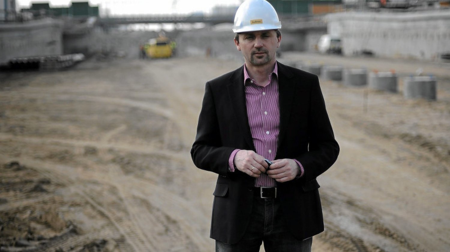 Dariusz Blocher, szef Grupy Budimex - ma rekordowe zyski, ale nie może płacić pracownikom tyle ile chcą, potem narzeka, że nie ma komu pracować na budowach.