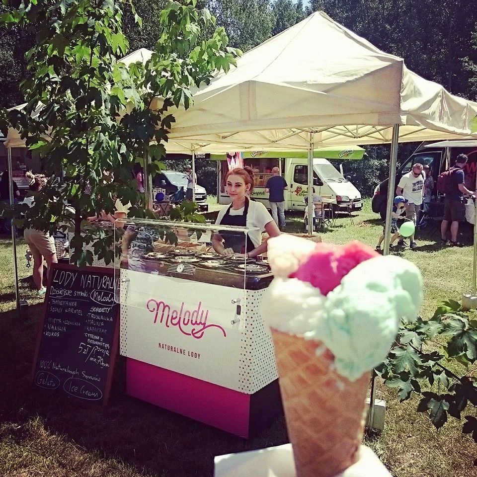 Lodziarnia Melody na pikniku Radia Kolor.