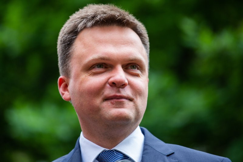 Szymon Hołownia liderem rankingu zaufania CBOS.