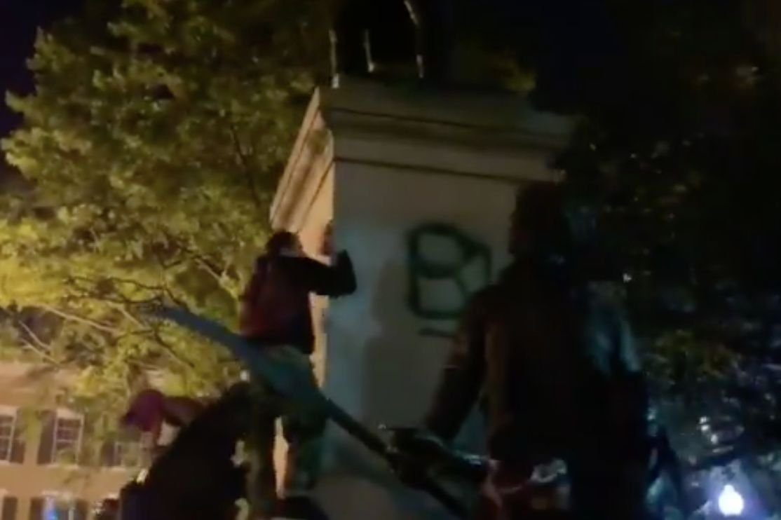 Tak został zdewastowany pomnik Kościuszki.