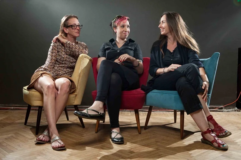 Lilach Dekel-Avneri (z prawej) z pisarką Sylwią Chutniki i aktorką Lani Schahaff, odtwórczynia głównej roli w "Muranooo"