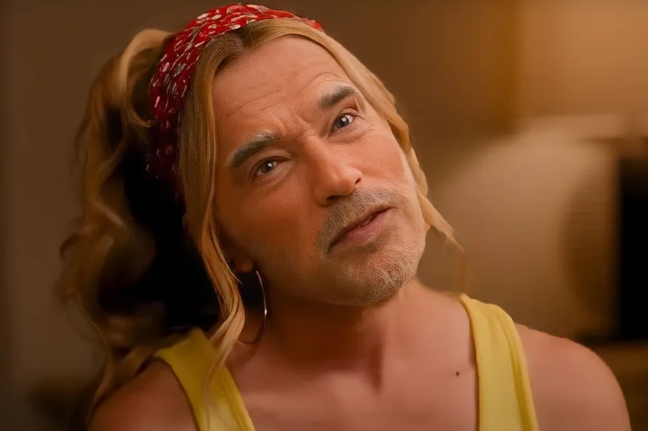 Arnold Schwarzenegger jako kobieta w serialu "Ginny i Georgia".