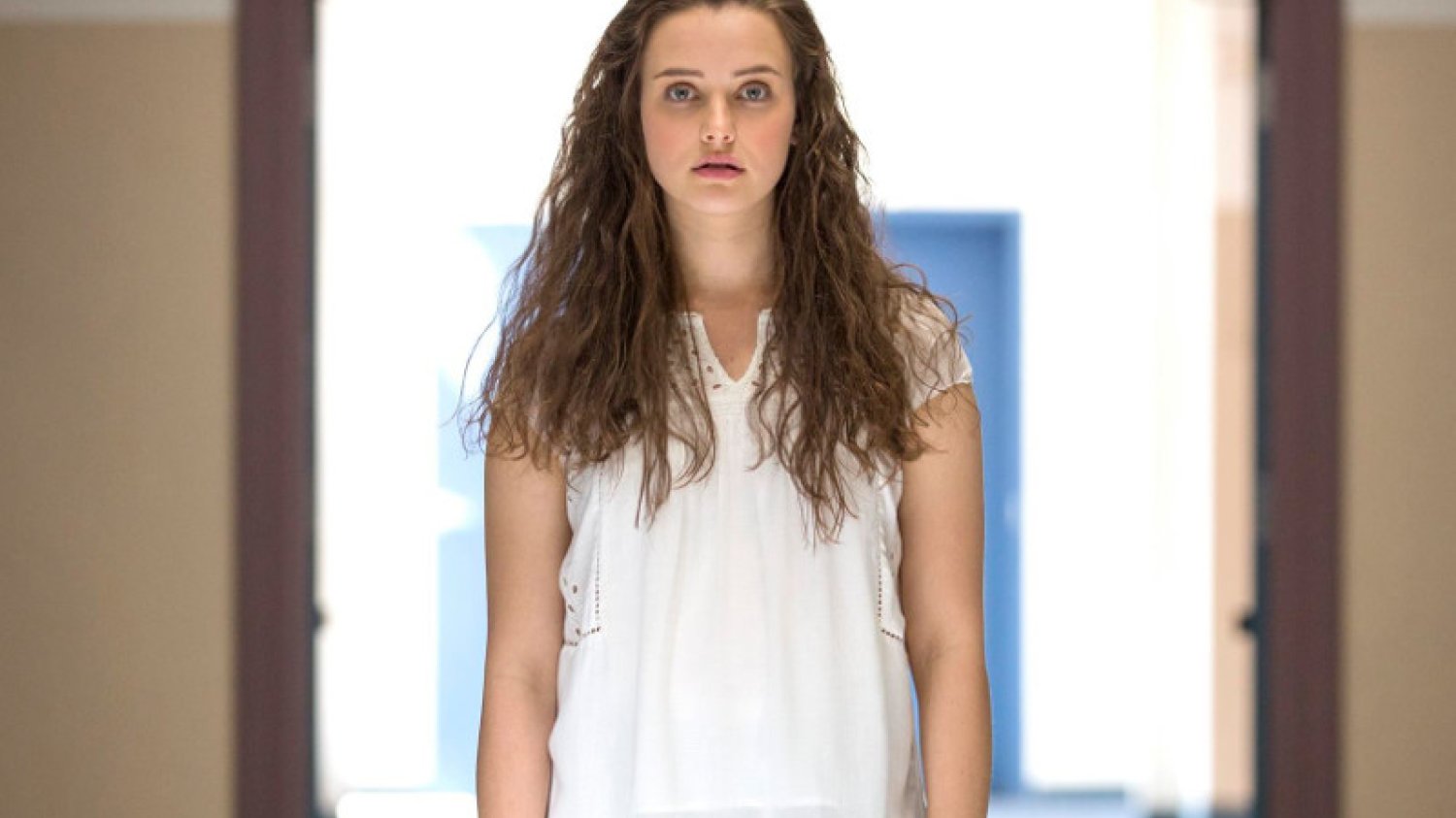 Hannah Baker - nastolatka, która popełnia samobójstwo zostawia 7 kaset, na których wyjaśnia kto ją do niego doprowadził.