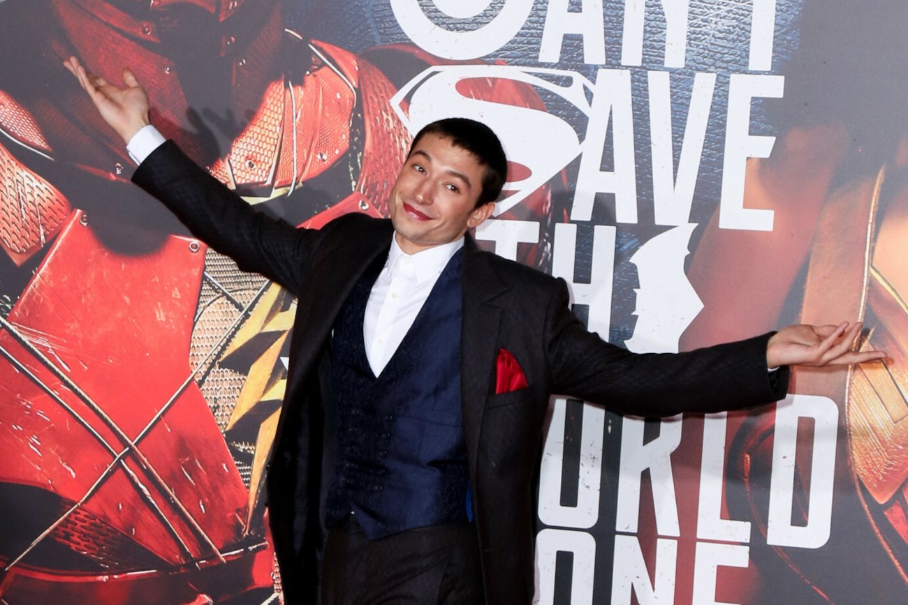 O co chodzi z przeprosinami Ezry Millera?