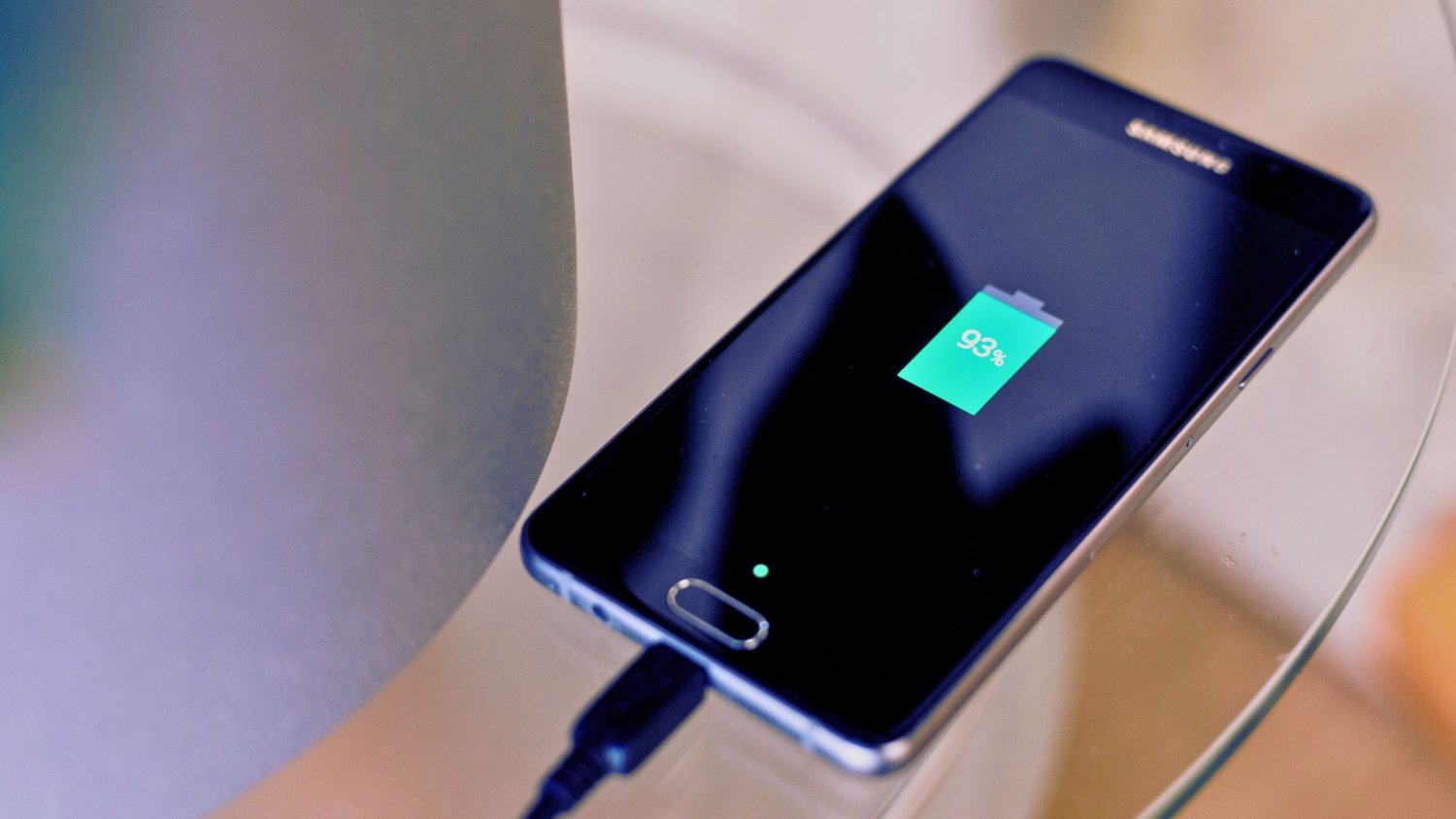 jak dobrze ładować telefon? ładowanie telefonu