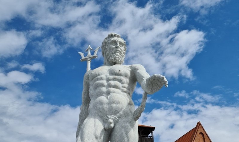 Helski Neptun ma wkrótce odzyskać brakujący element. Neptun z Helu, "okaleczony" przez 22-latka, ma wkrótce odzyskać swoje przyrodzenie.