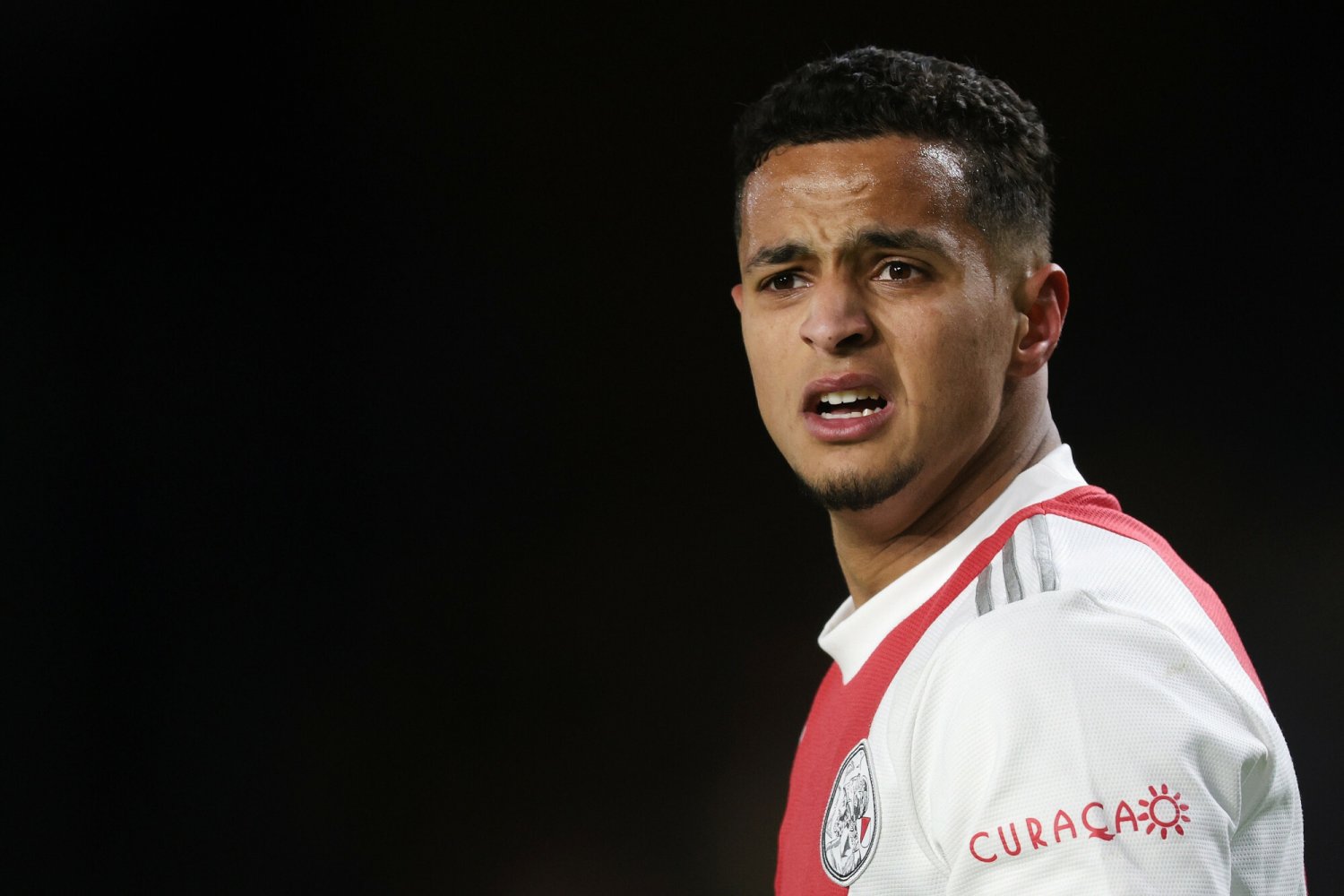 Spalone auto i groźby śmierci. Młody gwiazdor Ajaksu Mohamed Ihatteran zadarł z mafią, media w szoku