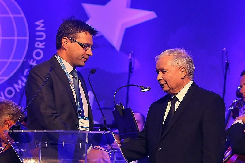 Portal braci Karnowskich opublikował kolejny fantastyczny dla PiS sondaż.