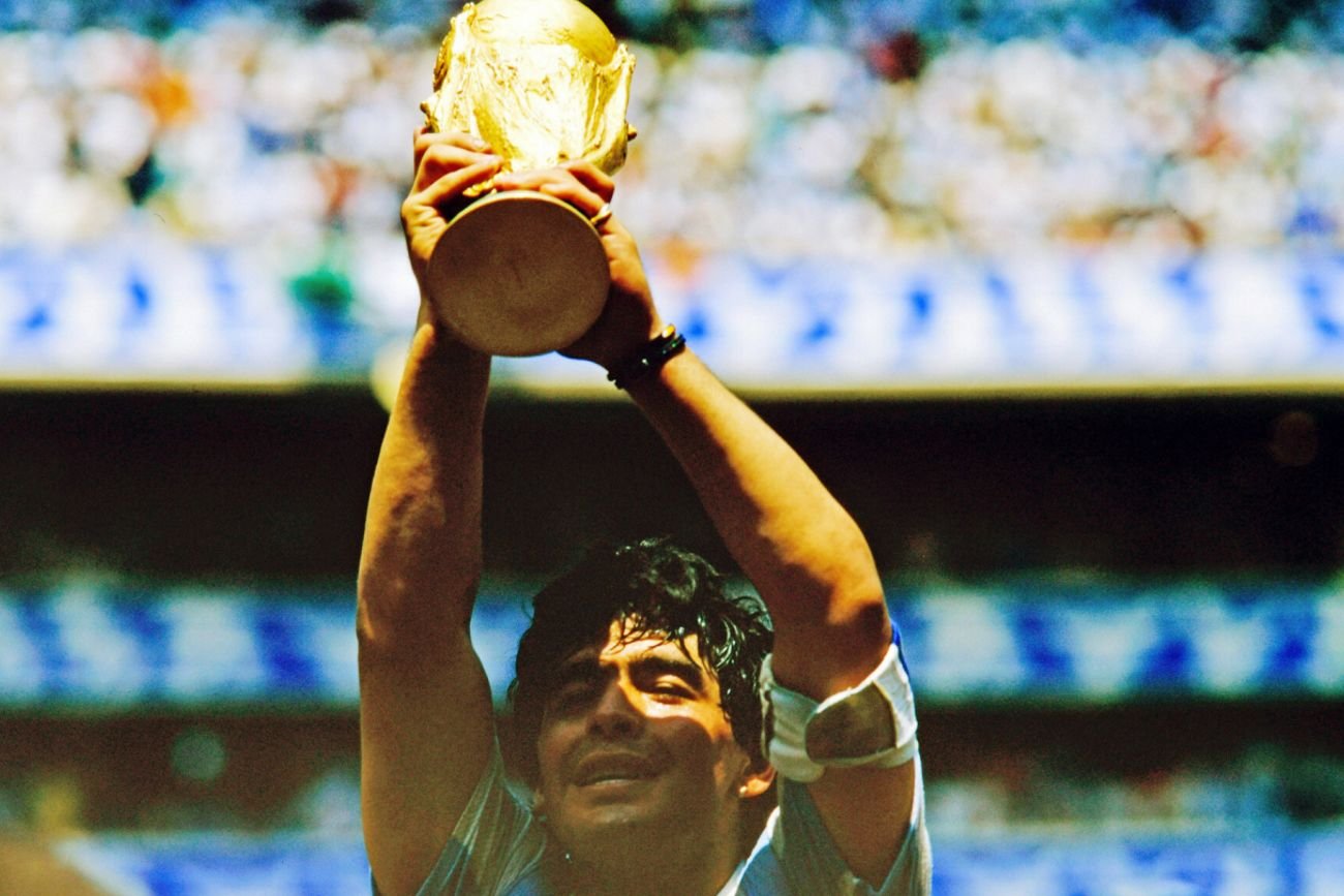 Diego Maradona zmarł rok temu, Argentyna do dziś jest we łzach i szuka winnych